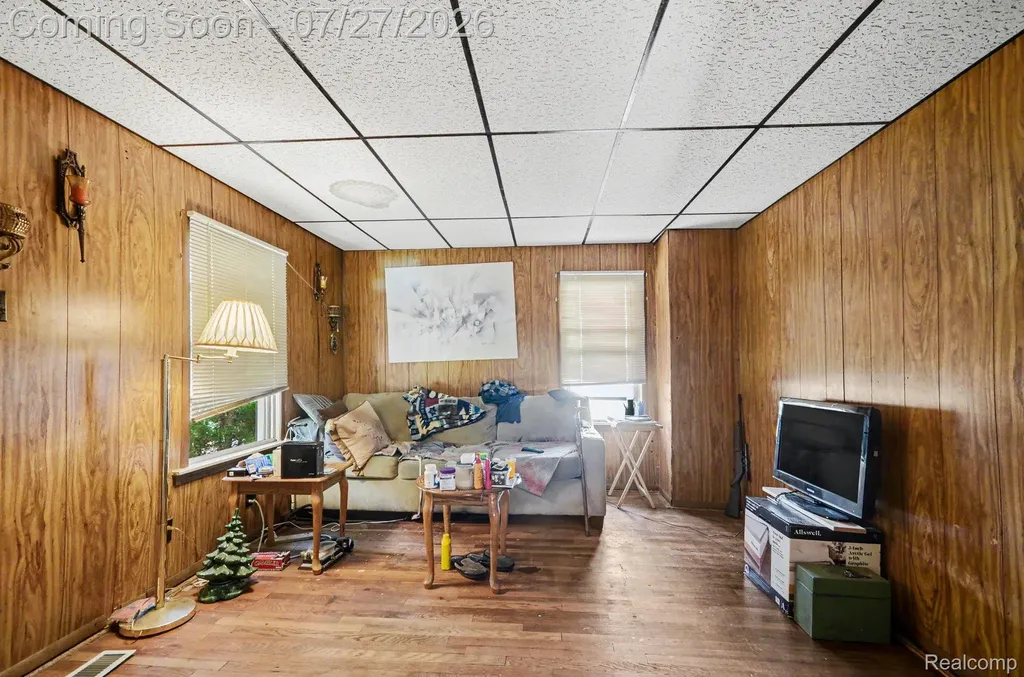 437 Hartland Drive Troy City MI 48083