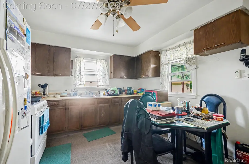437 Hartland Drive Troy City MI 48083
