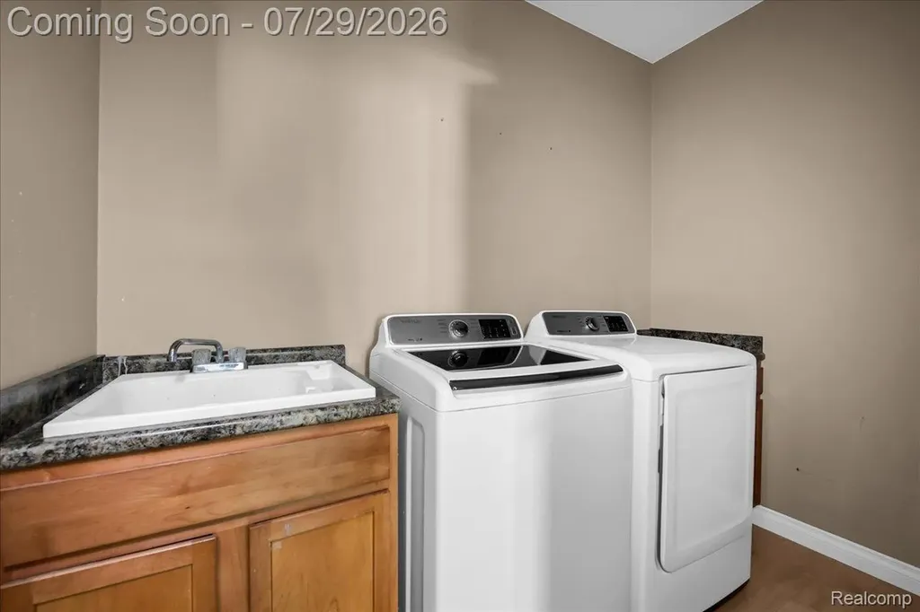9399 Oakdale Street Clay Township MI 48001