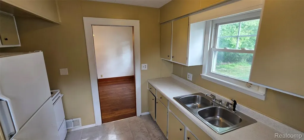724 Alexandrine Ave Avenue Mt. Morris City MI 48458