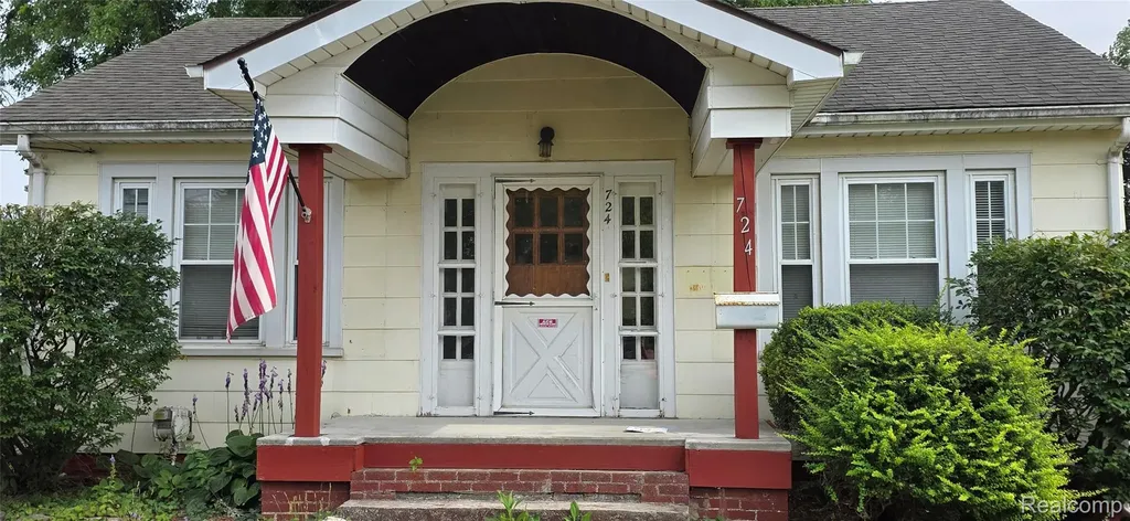 724 Alexandrine Ave Avenue Mt. Morris City MI 48458