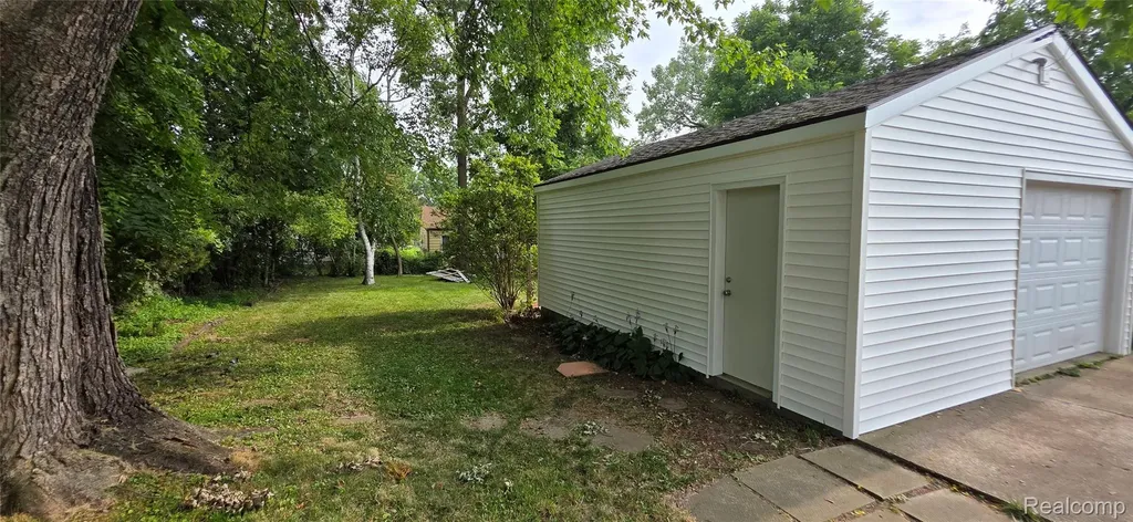 724 Alexandrine Ave Avenue Mt. Morris City MI 48458