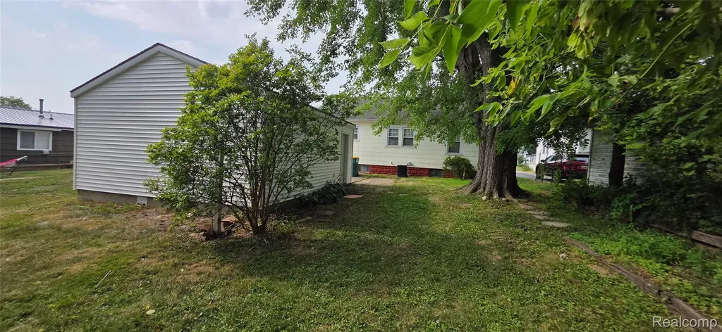 724 Alexandrine Ave Avenue Mt. Morris City MI 48458