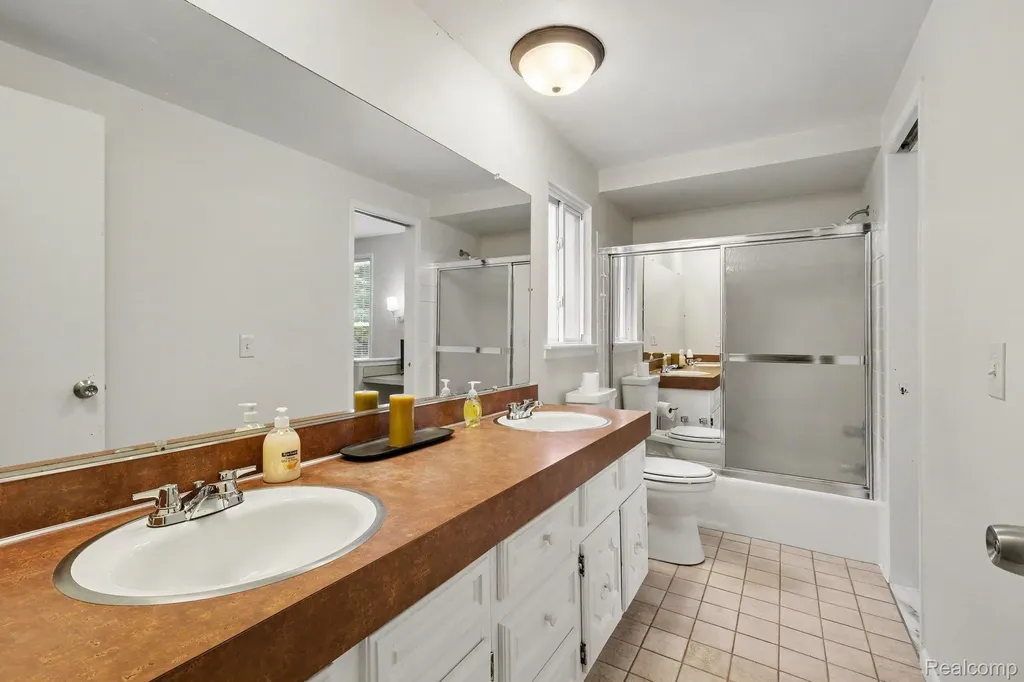 436 Dutch Mill Drive Flushing City MI 48433