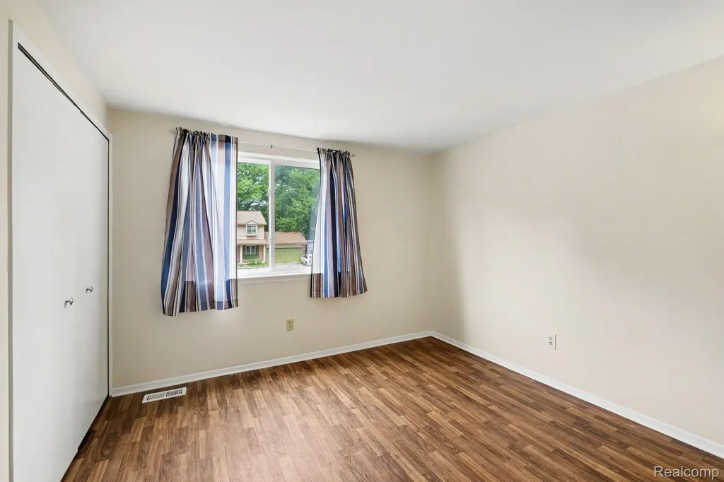 436 Dutch Mill Drive Flushing City MI 48433