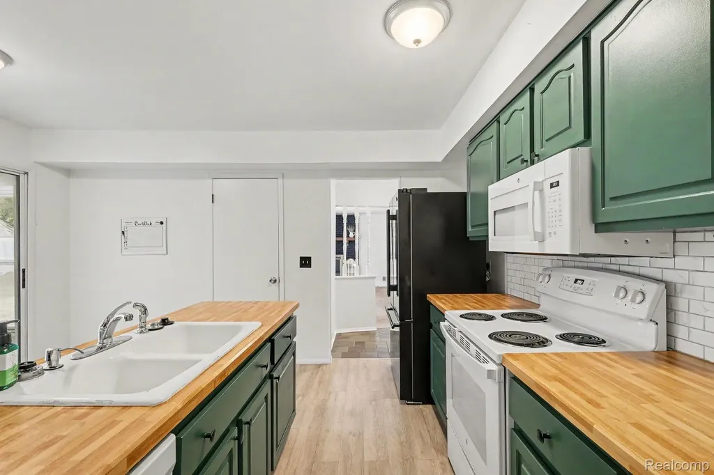 436 Dutch Mill Drive Flushing City MI 48433