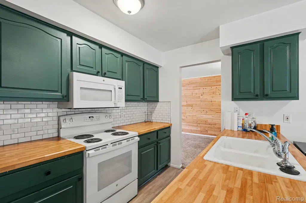 436 Dutch Mill Drive Flushing City MI 48433