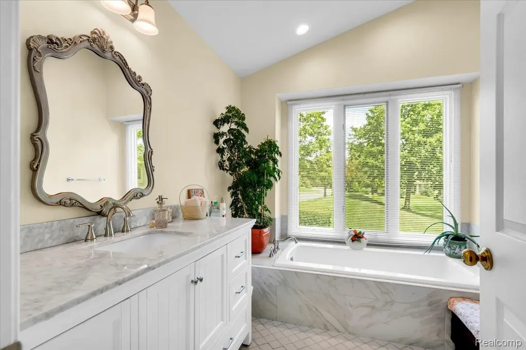 877 Tartan Trail Bloomfield Hills City MI 48304