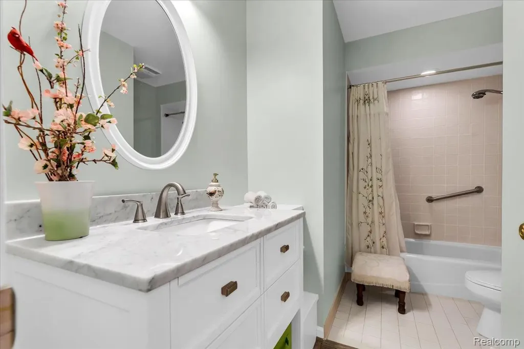 877 Tartan Trail Bloomfield Hills City MI 48304