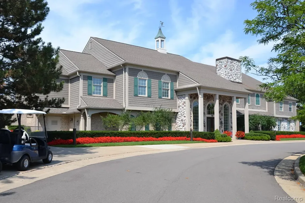 877 Tartan Trail Bloomfield Hills City MI 48304