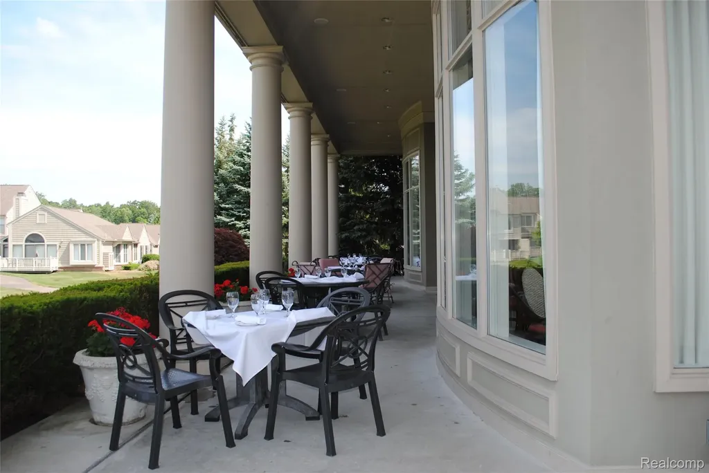 877 Tartan Trail Bloomfield Hills City MI 48304