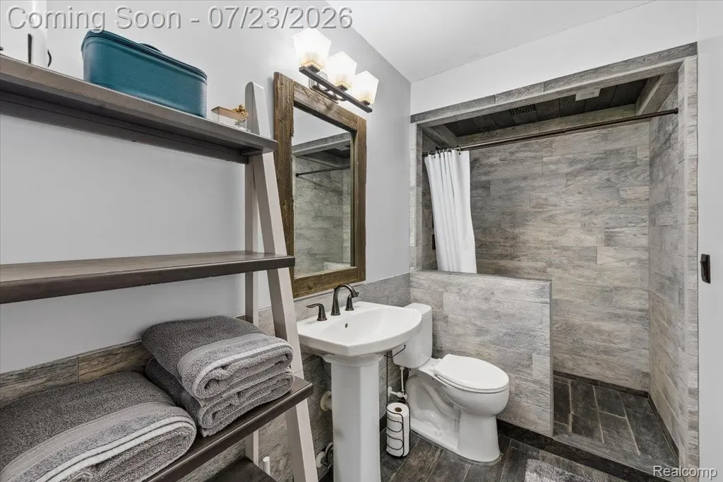 2871 Au Gres River Drive Handy Township MI 48836