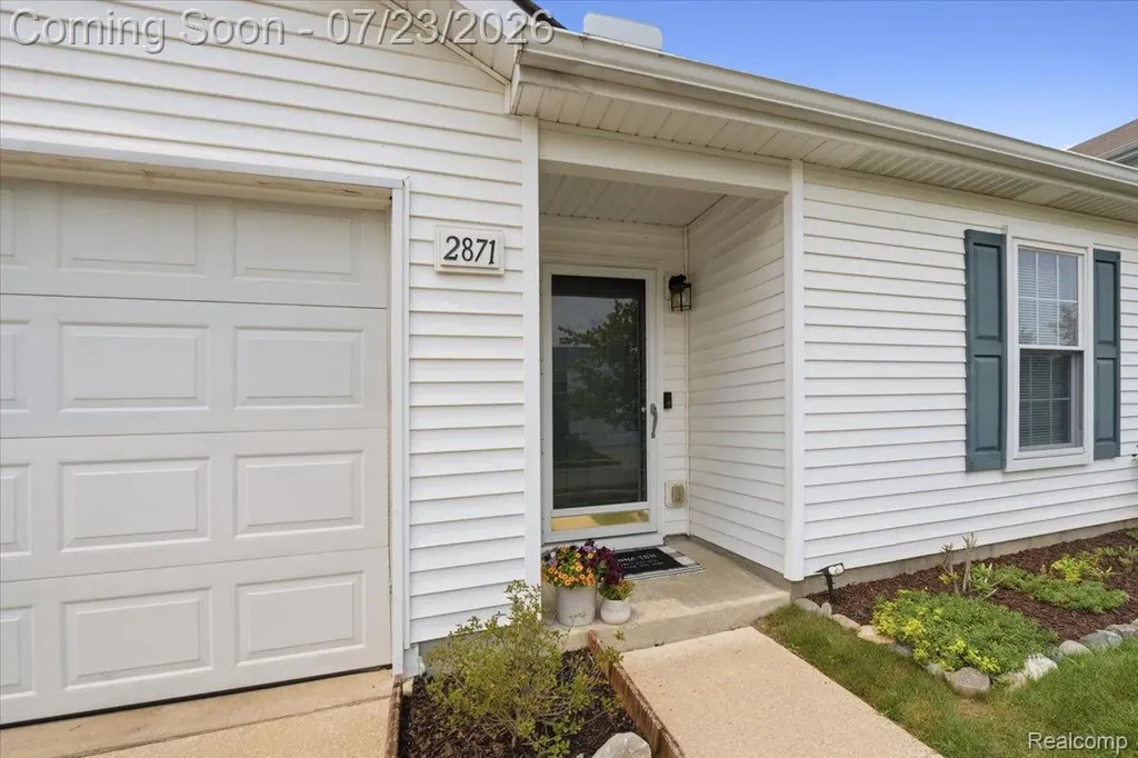2871 Au Gres River Drive Handy Township MI 48836