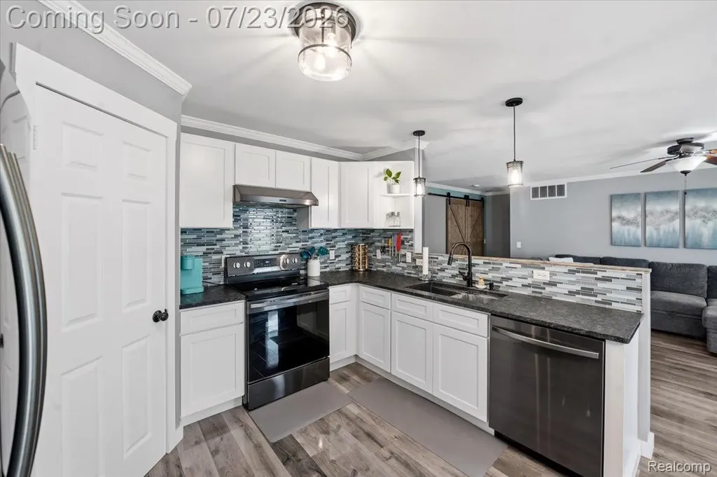 2871 Au Gres River Drive Handy Township MI 48836