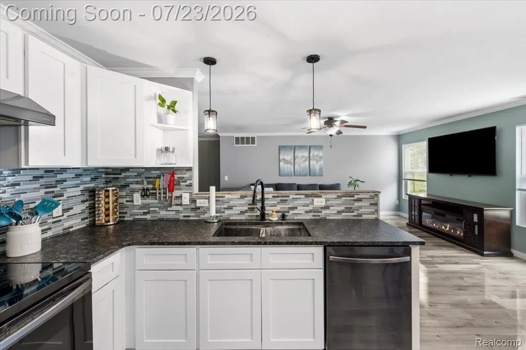 2871 Au Gres River Drive Handy Township MI 48836