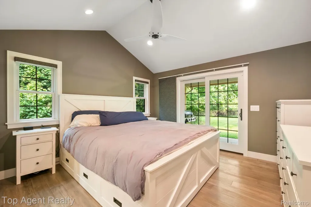 27593 Old Colony Street Farmington Hills City MI 48334