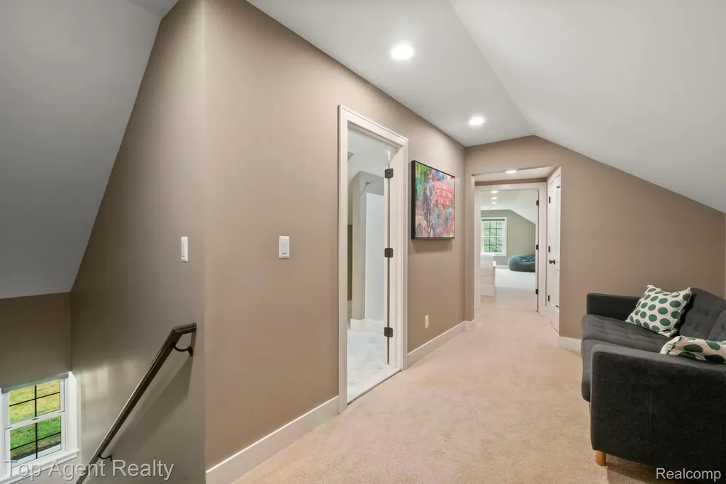 27593 Old Colony Street Farmington Hills City MI 48334