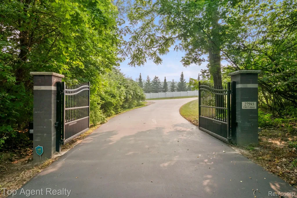 27593 Old Colony Street Farmington Hills City MI 48334