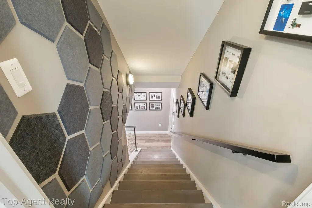 27593 Old Colony Street Farmington Hills City MI 48334