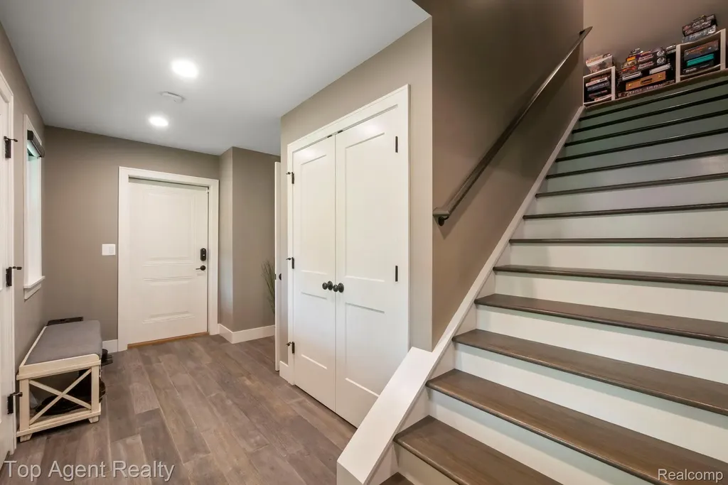 27593 Old Colony Street Farmington Hills City MI 48334