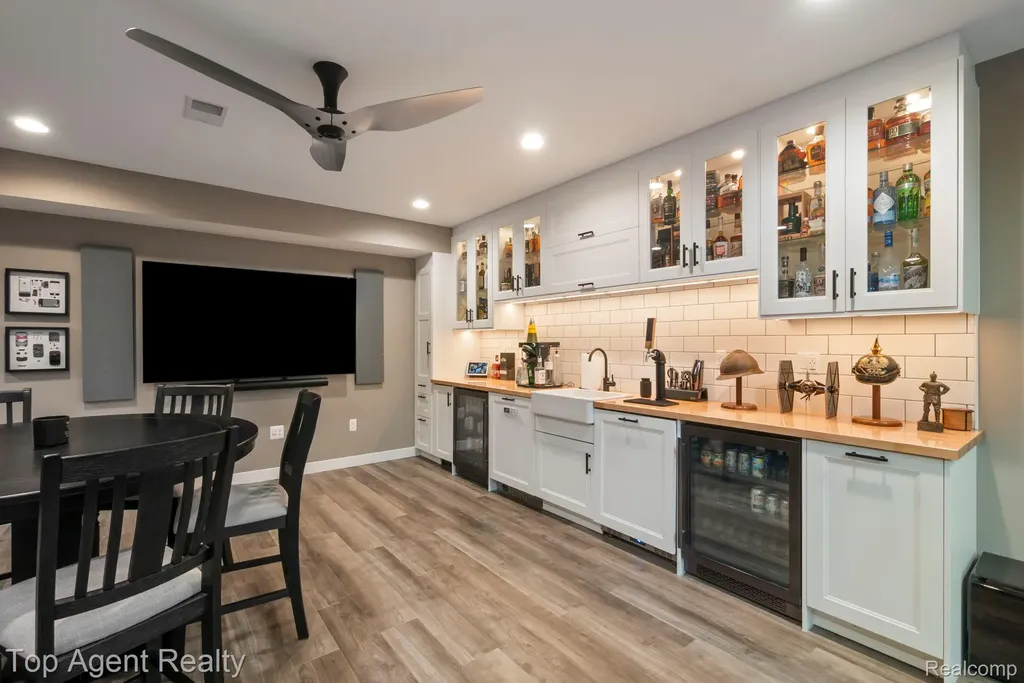 27593 Old Colony Street Farmington Hills City MI 48334