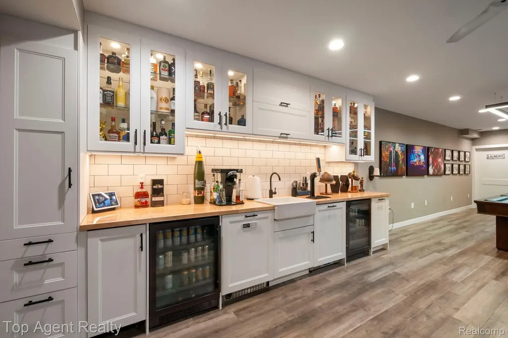 27593 Old Colony Street Farmington Hills City MI 48334