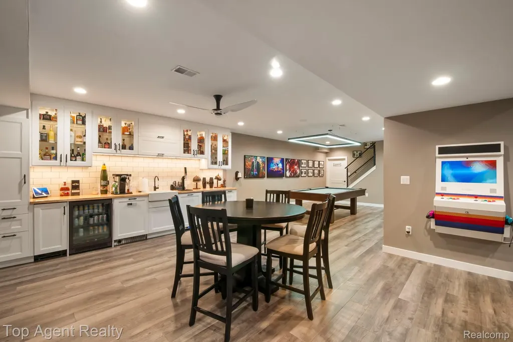 27593 Old Colony Street Farmington Hills City MI 48334