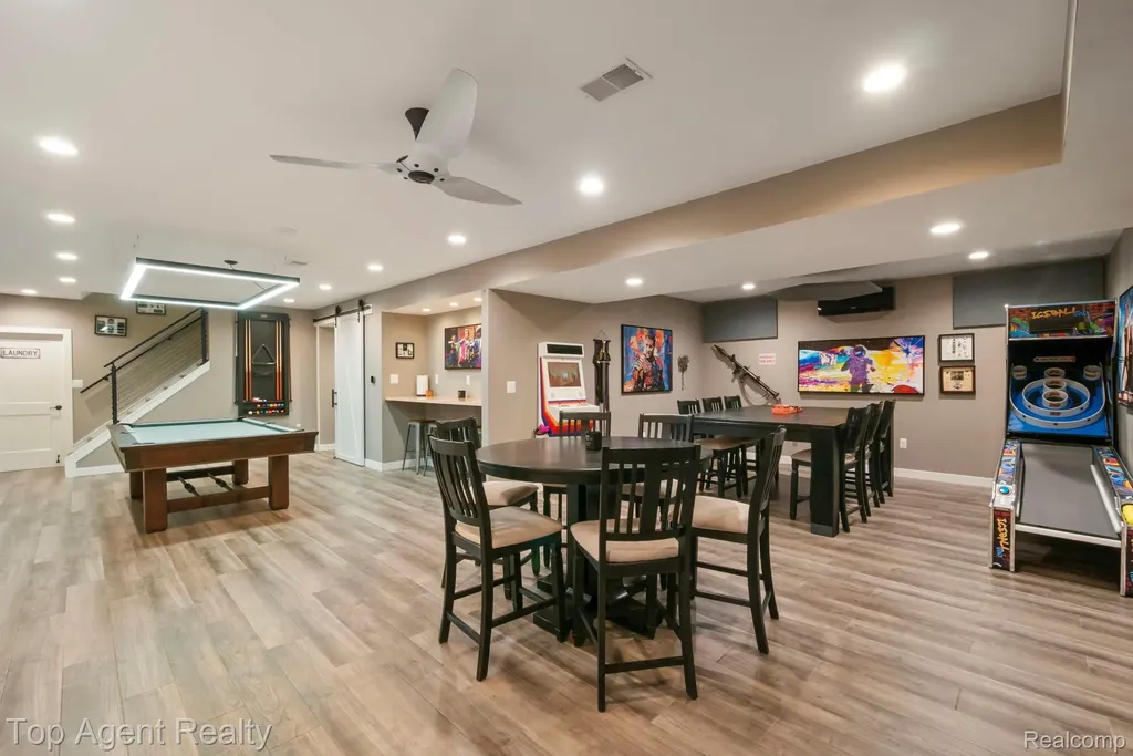 27593 Old Colony Street Farmington Hills City MI 48334
