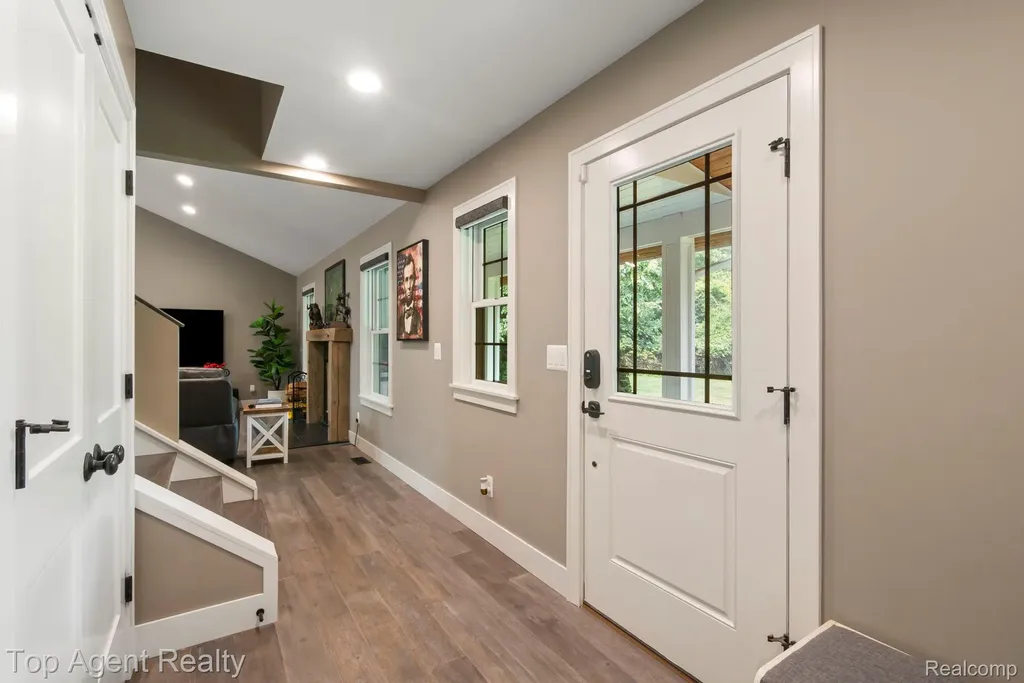 27593 Old Colony Street Farmington Hills City MI 48334