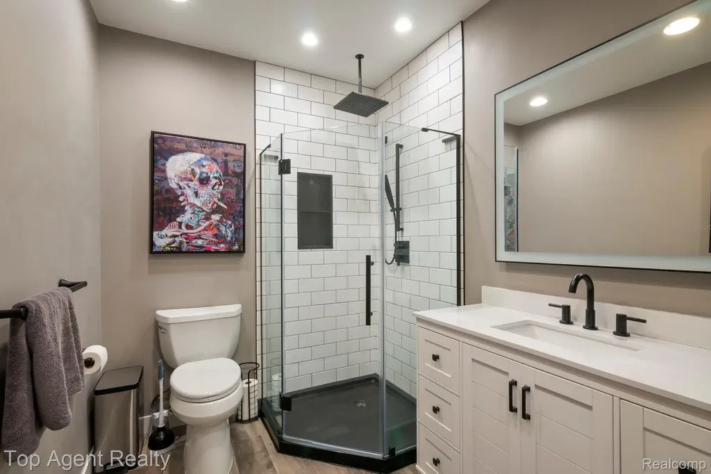 27593 Old Colony Street Farmington Hills City MI 48334