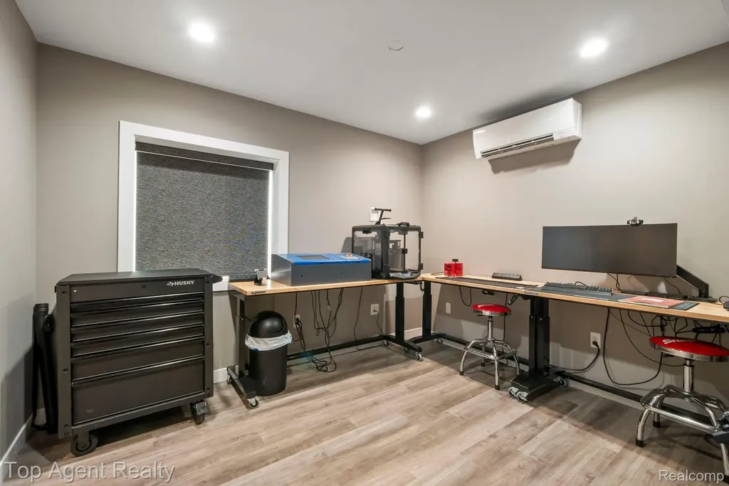 27593 Old Colony Street Farmington Hills City MI 48334