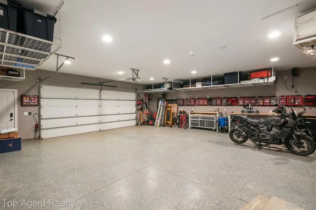 27593 Old Colony Street Farmington Hills City MI 48334
