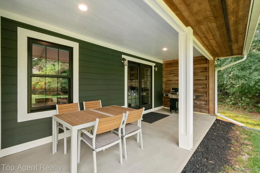 27593 Old Colony Street Farmington Hills City MI 48334