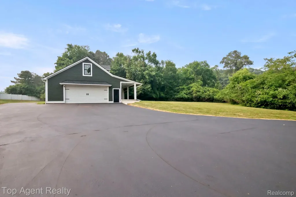 27593 Old Colony Street Farmington Hills City MI 48334