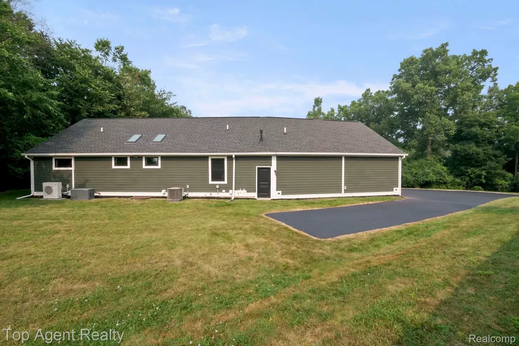 27593 Old Colony Street Farmington Hills City MI 48334