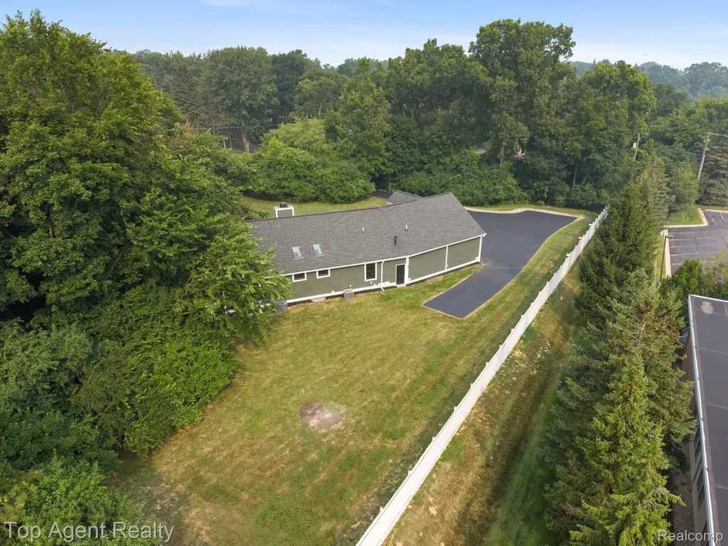 27593 Old Colony Street Farmington Hills City MI 48334