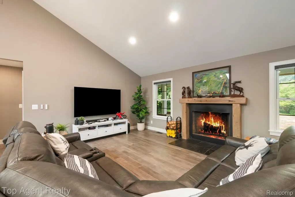 27593 Old Colony Street Farmington Hills City MI 48334