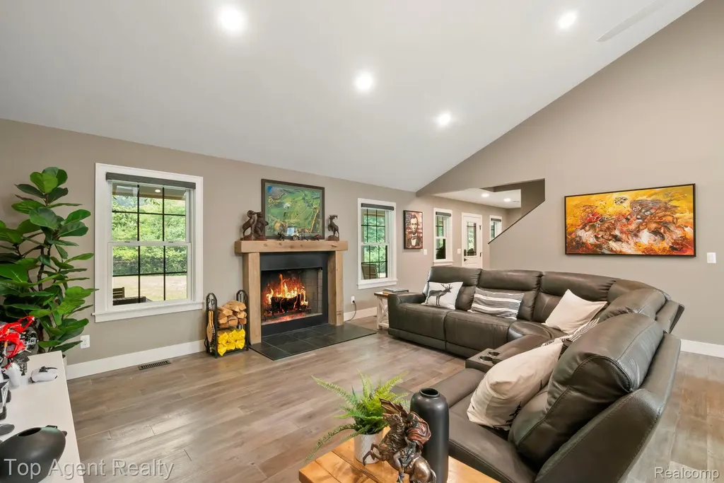 27593 Old Colony Street Farmington Hills City MI 48334