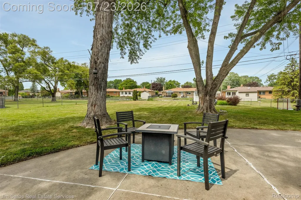 21225 Martin Road St. Clair Shores City MI 48081