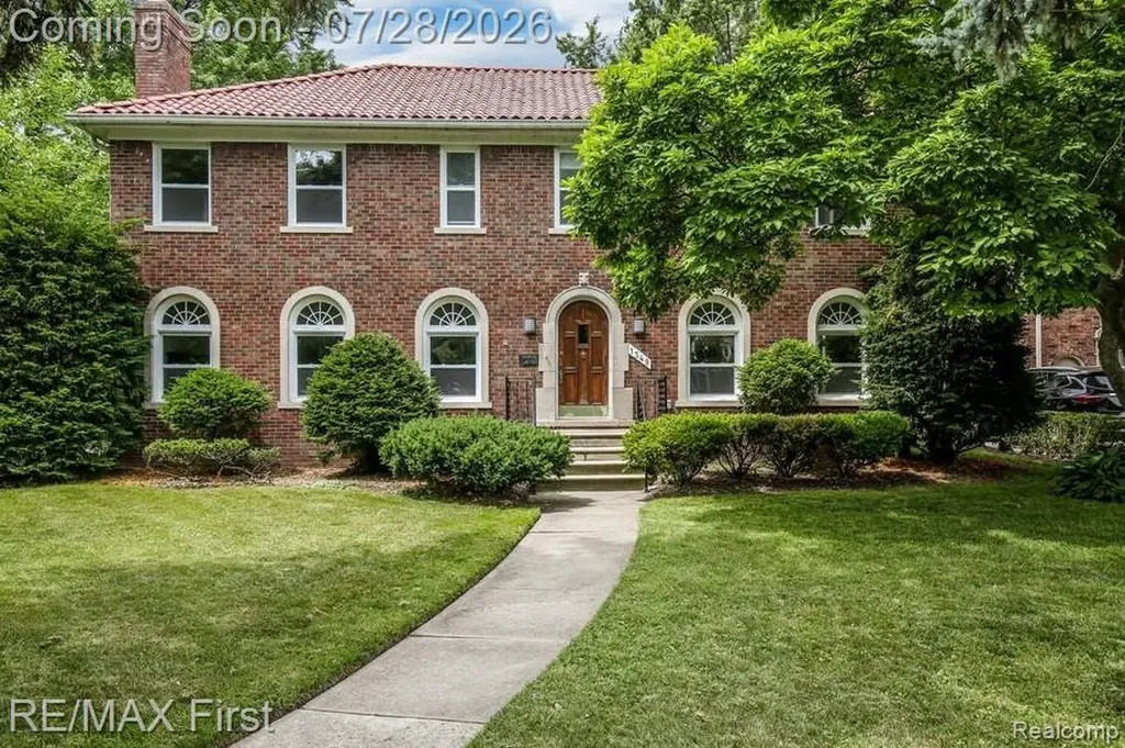 1349 Devonshire Road Grosse Pointe Park City MI 48230