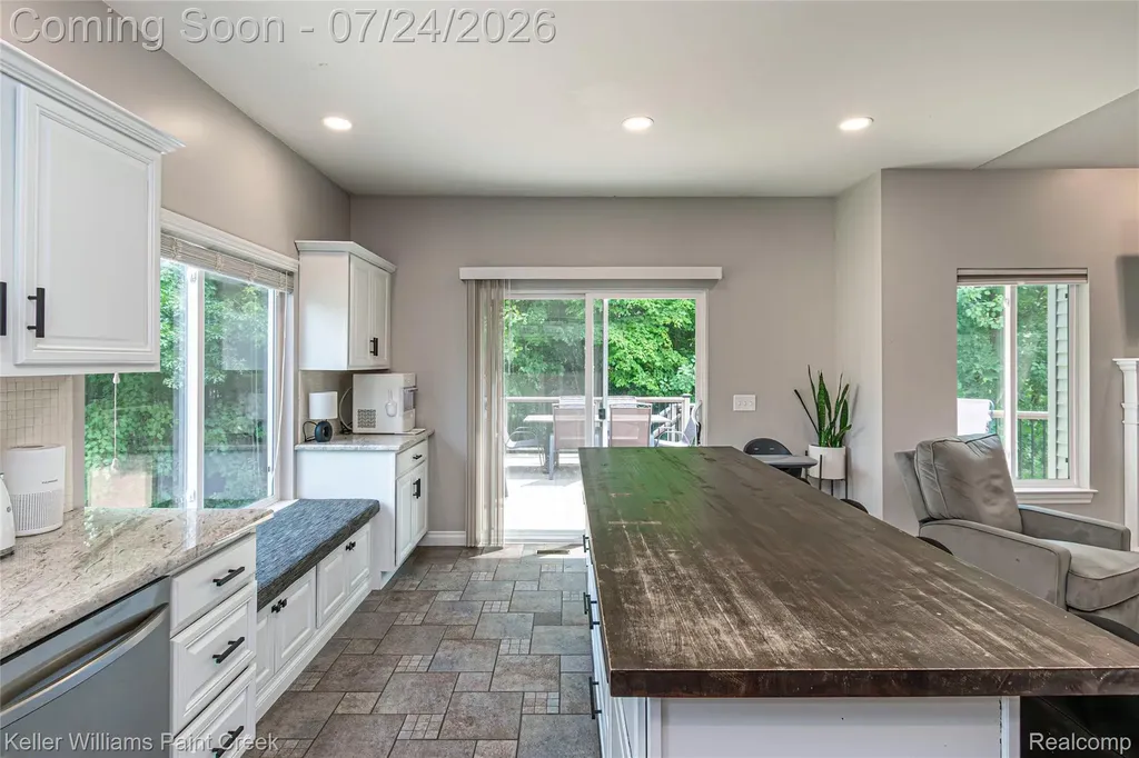 508 Forest Hill Dr Drive Oxford Village MI 48371