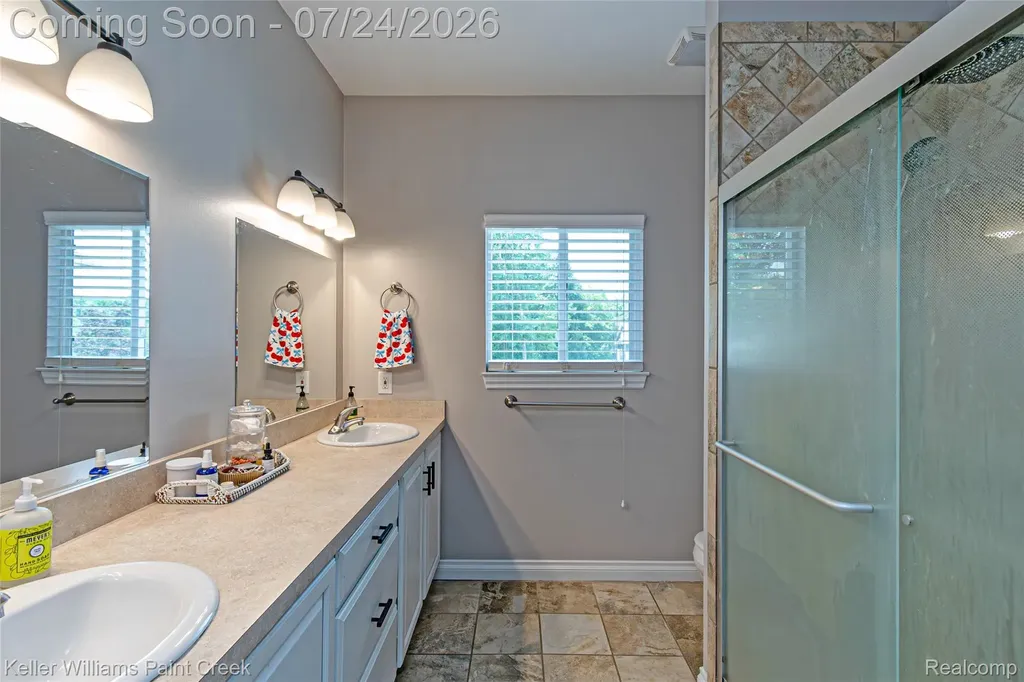 508 Forest Hill Dr Drive Oxford Village MI 48371