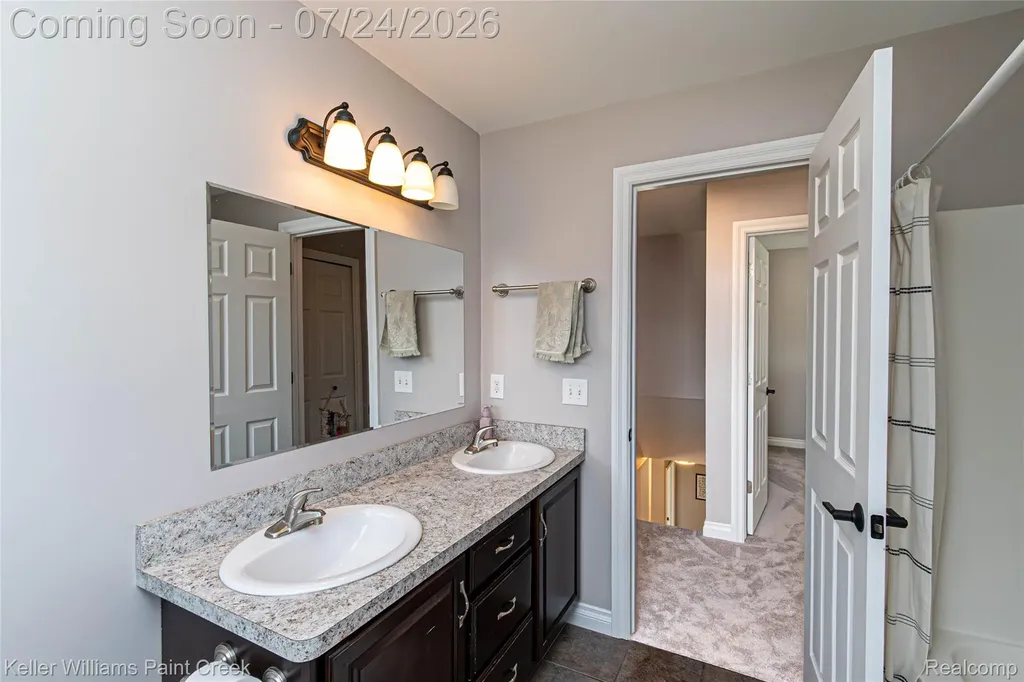 508 Forest Hill Dr Drive Oxford Village MI 48371