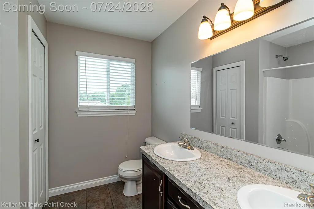 508 Forest Hill Dr Drive Oxford Village MI 48371