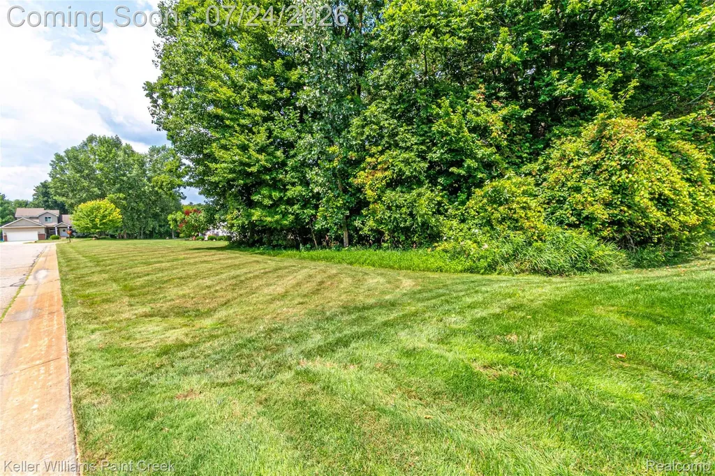 508 Forest Hill Dr Drive Oxford Village MI 48371