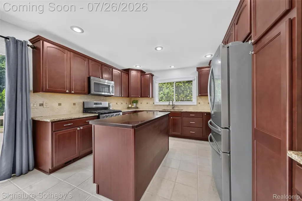 5133 Allison Drive Troy City MI 48085