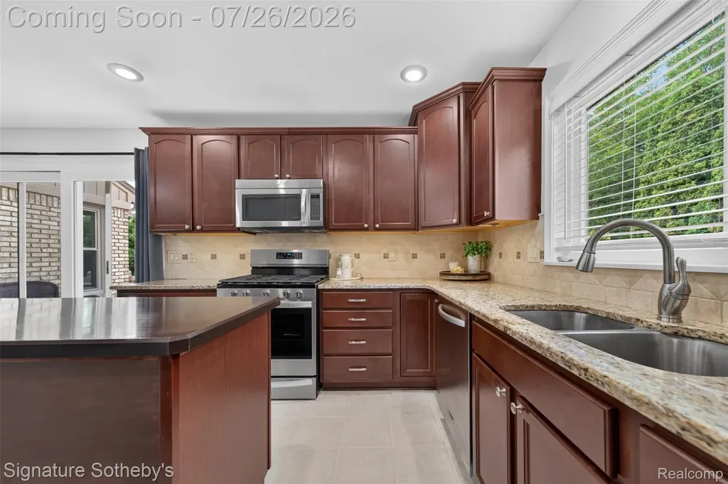 5133 Allison Drive Troy City MI 48085