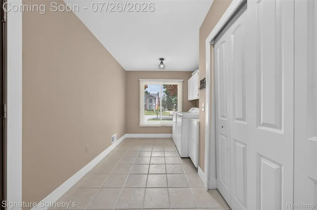 5133 Allison Drive Troy City MI 48085