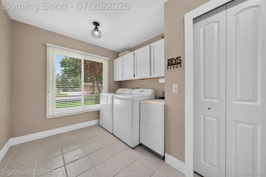 5133 Allison Drive Troy City MI 48085