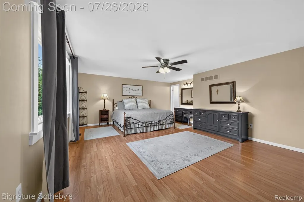 5133 Allison Drive Troy City MI 48085